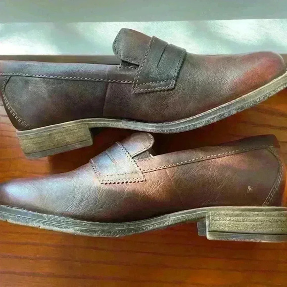 Josef Seibel Woman’s Sienna 96 Soft Washed Camel Loafer Shoe - Picture 4 of 10